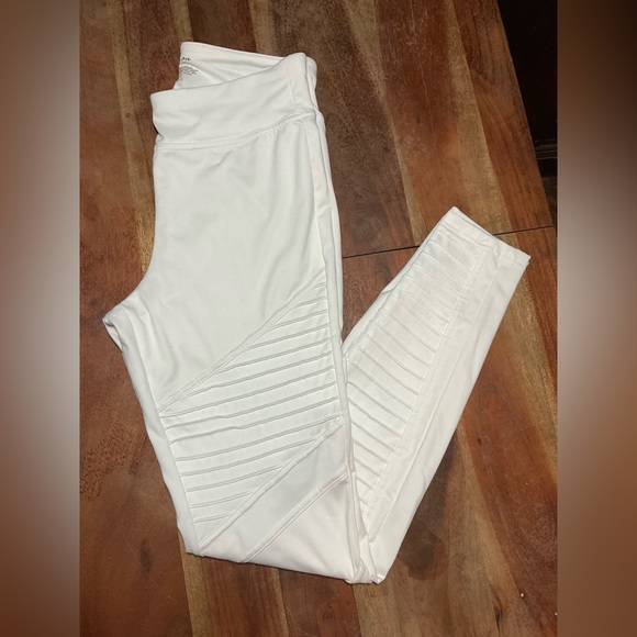 Bundle Athleticwear, Danskin Sport-bra & Anna & Ava Compression pant (Lg/Medium) - Picture 3 of 8